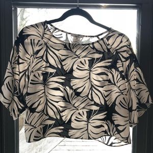 BAR III CROP TOP - BLCK AND WHITE - size medium